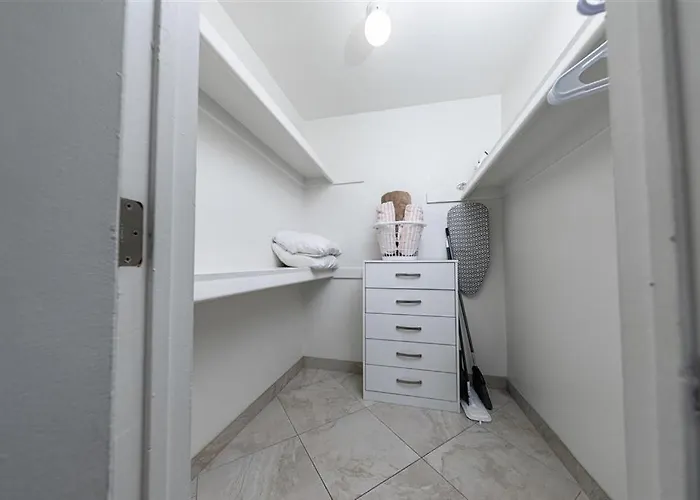 212-fully Furnished 1br Suite-outdoor Pool Apartment *